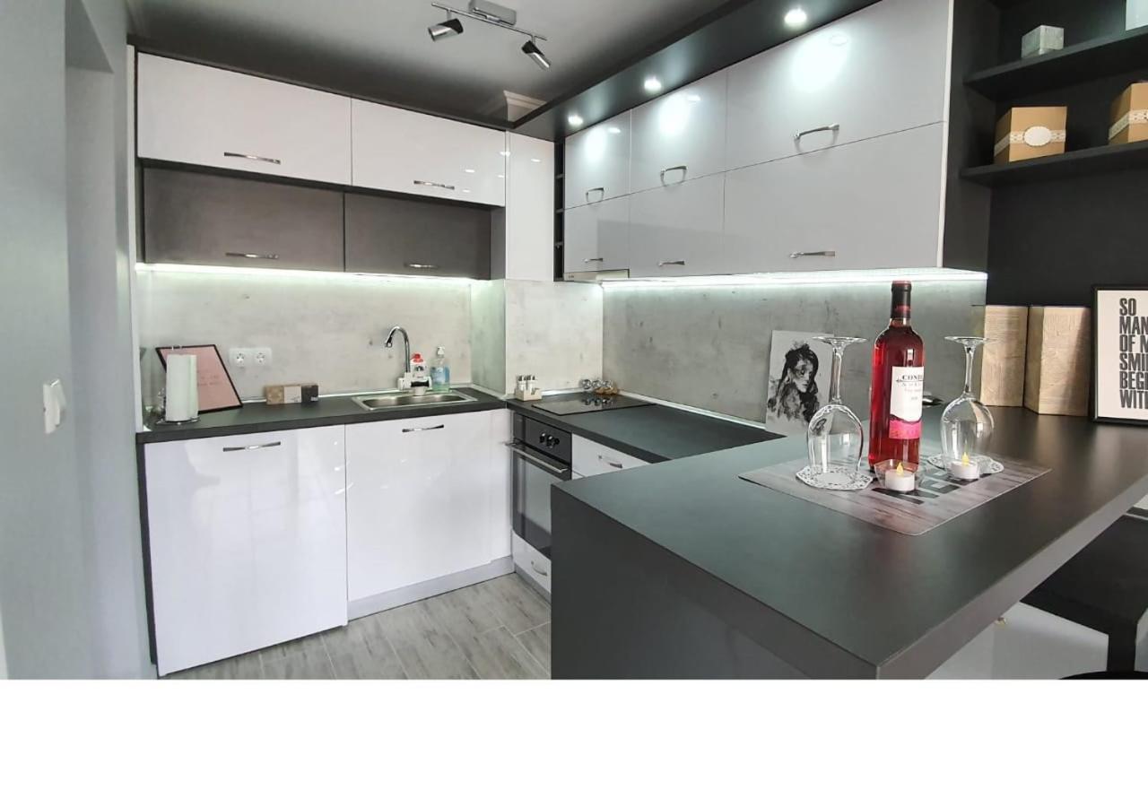 Ferienwohnung K&K Stylish Elegance Burgas City Exterior foto