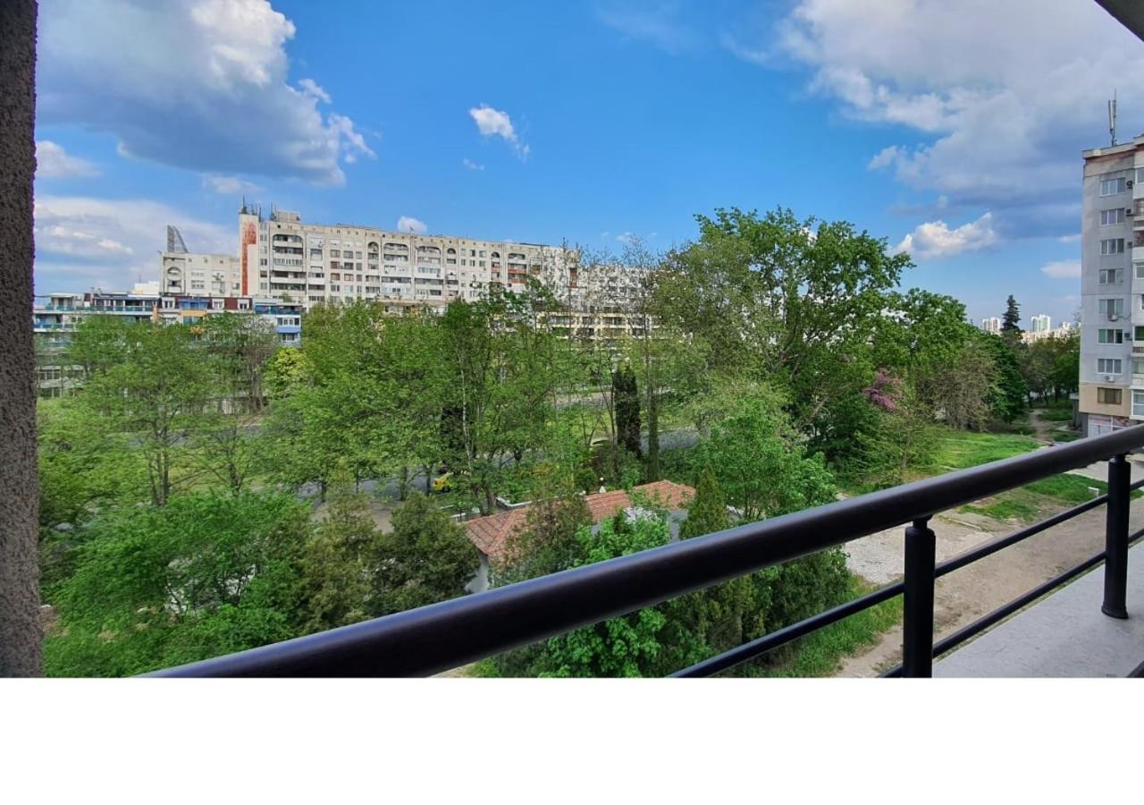 Ferienwohnung K&K Stylish Elegance Burgas City Exterior foto